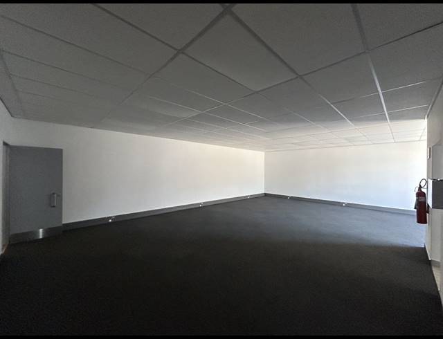 573M² WAREHOUSE TO LET IN CLAYVILLE